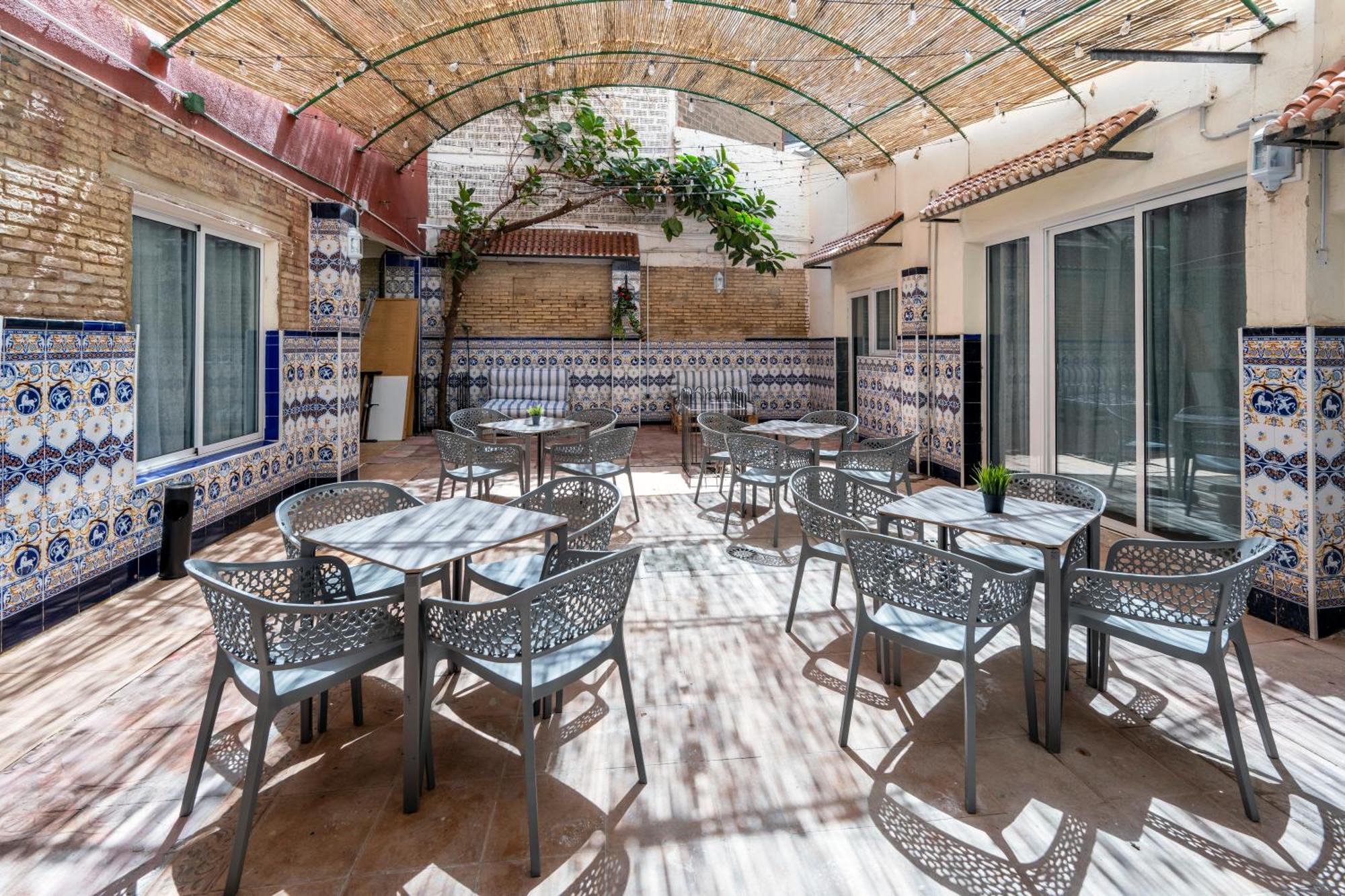 Som Hostel By The Venue Valencia Kültér fotó