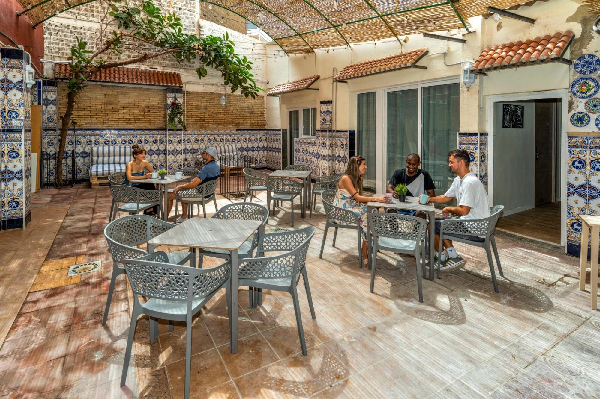 Som Hostel By The Venue Valencia Kültér fotó