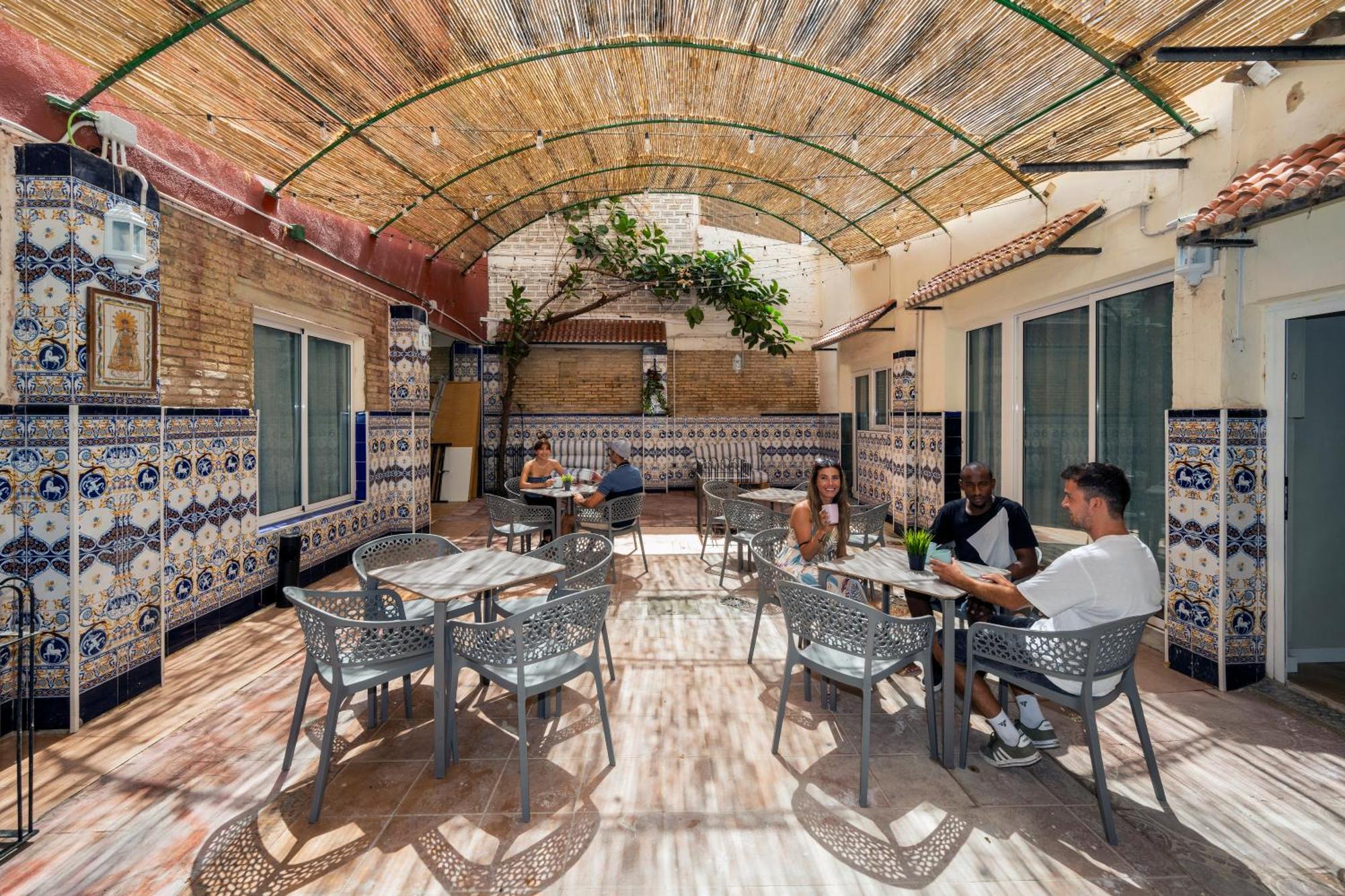Som Hostel By The Venue Valencia Kültér fotó
