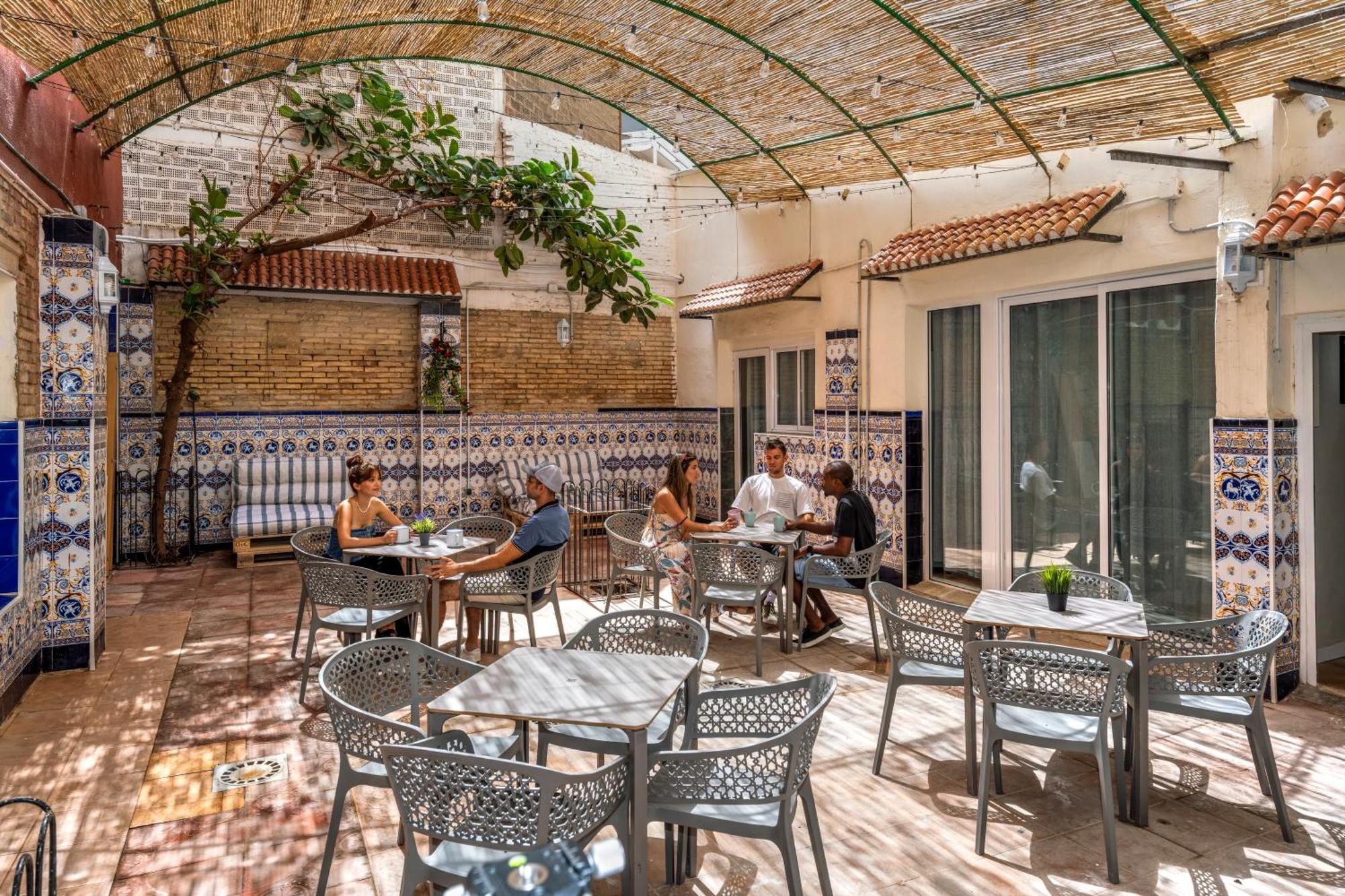 Som Hostel By The Venue Valencia Kültér fotó